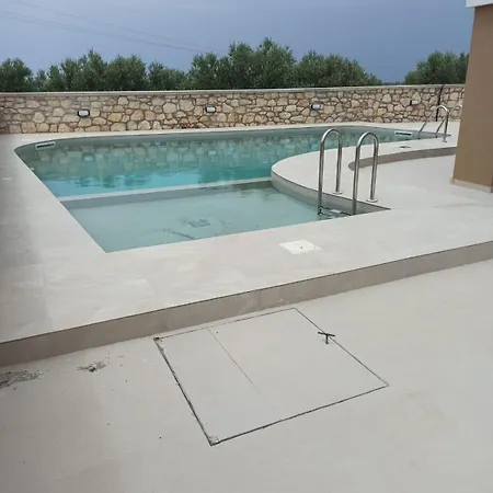 Elegant With Sea View In Crete Skouloufia